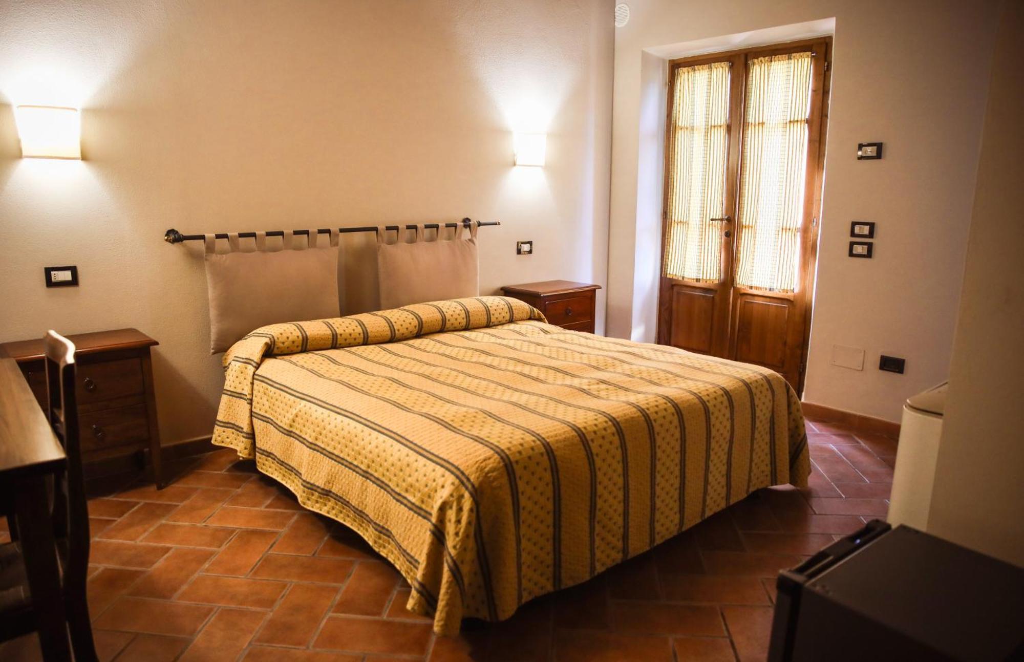 Agriturismo La Vecchia Quercia 蒙特马拉诺 外观 照片