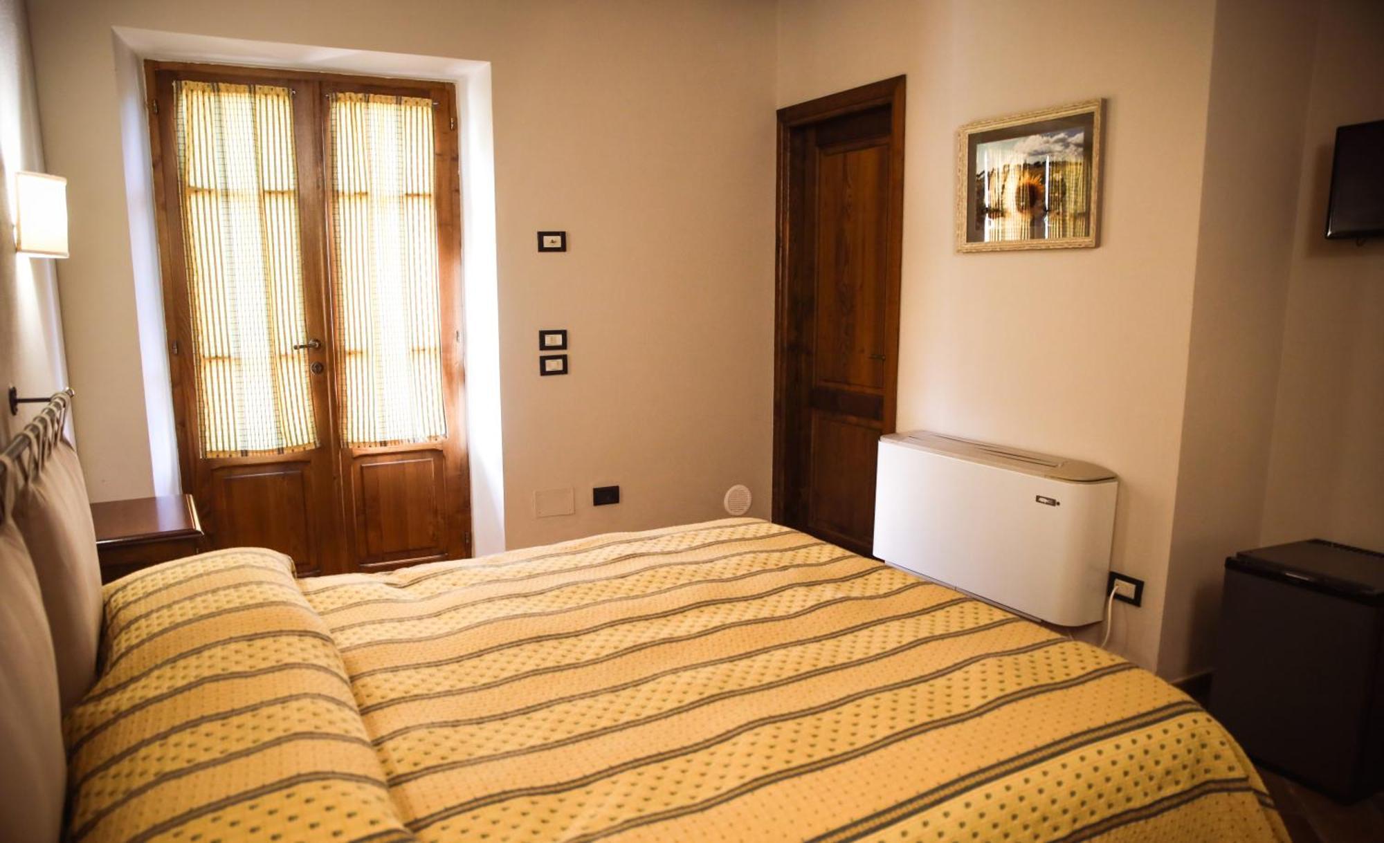 Agriturismo La Vecchia Quercia 蒙特马拉诺 外观 照片