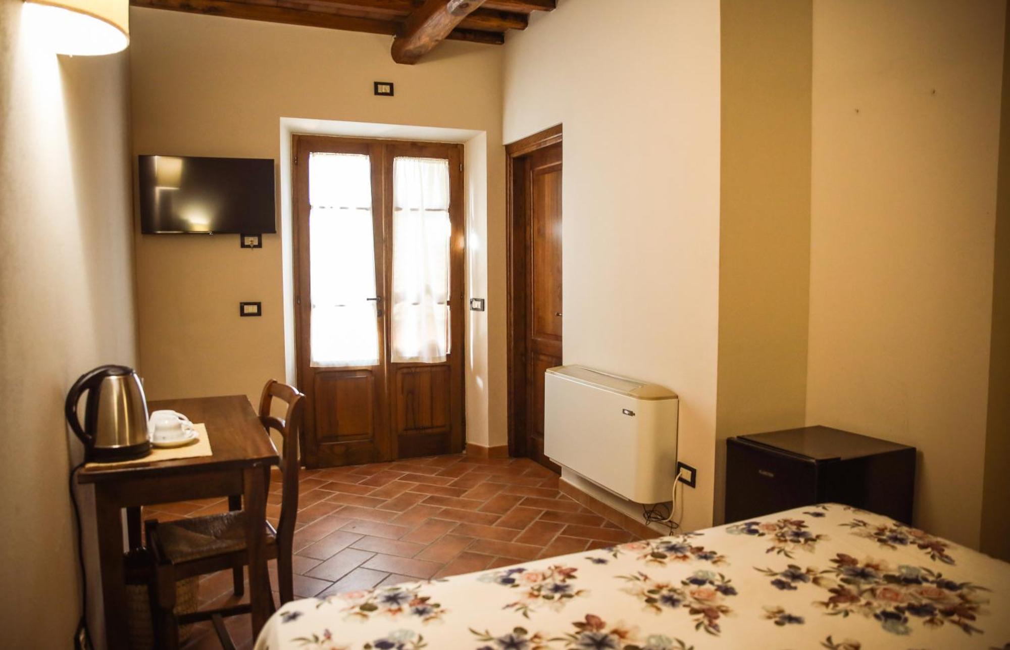 Agriturismo La Vecchia Quercia 蒙特马拉诺 外观 照片
