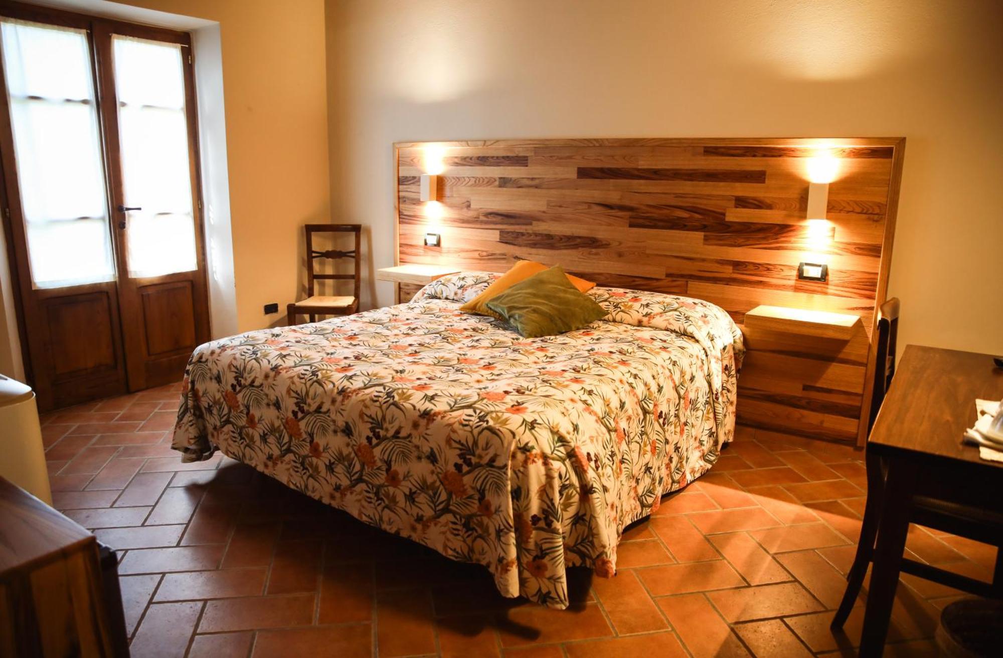 Agriturismo La Vecchia Quercia 蒙特马拉诺 外观 照片