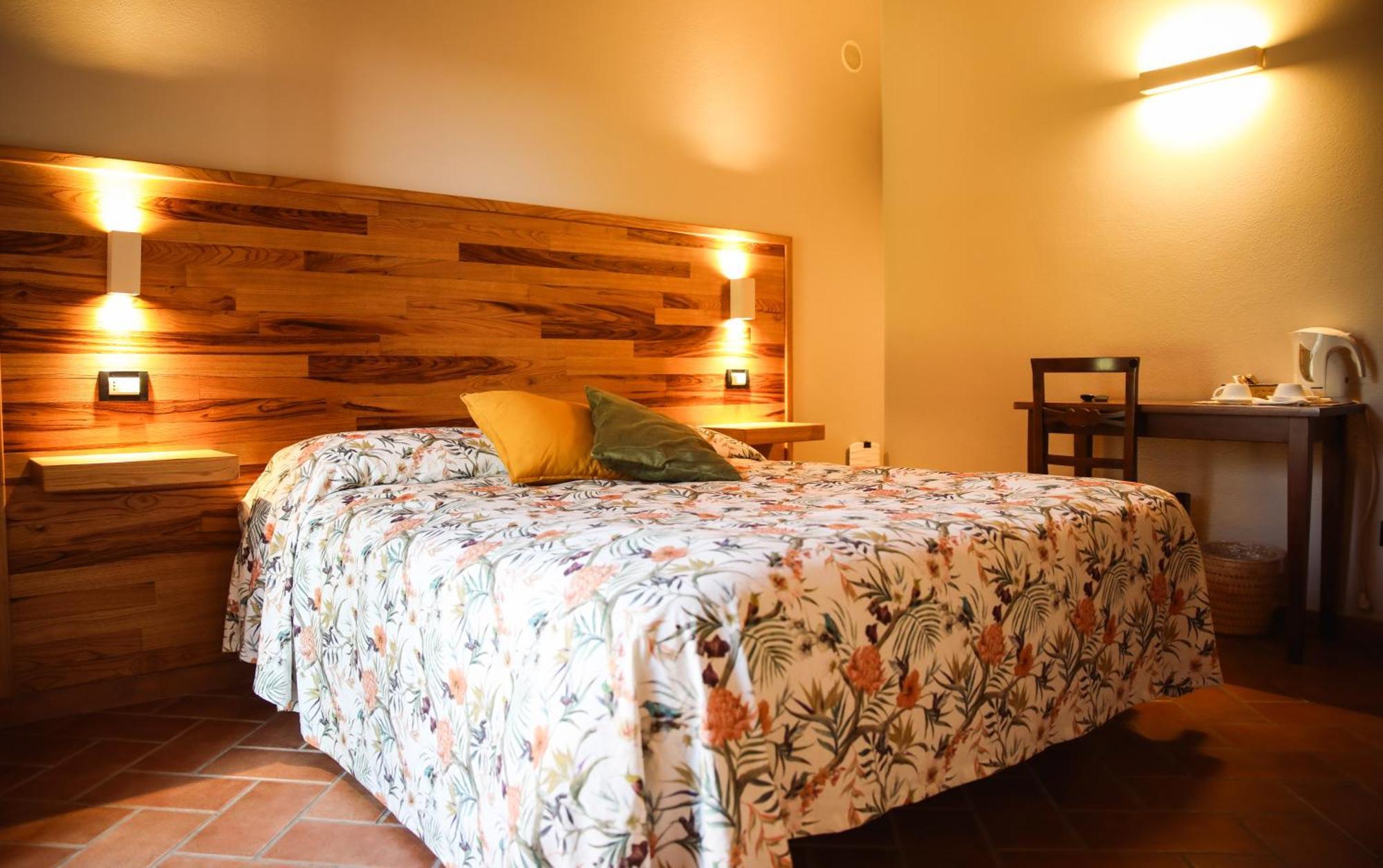 Agriturismo La Vecchia Quercia 蒙特马拉诺 外观 照片